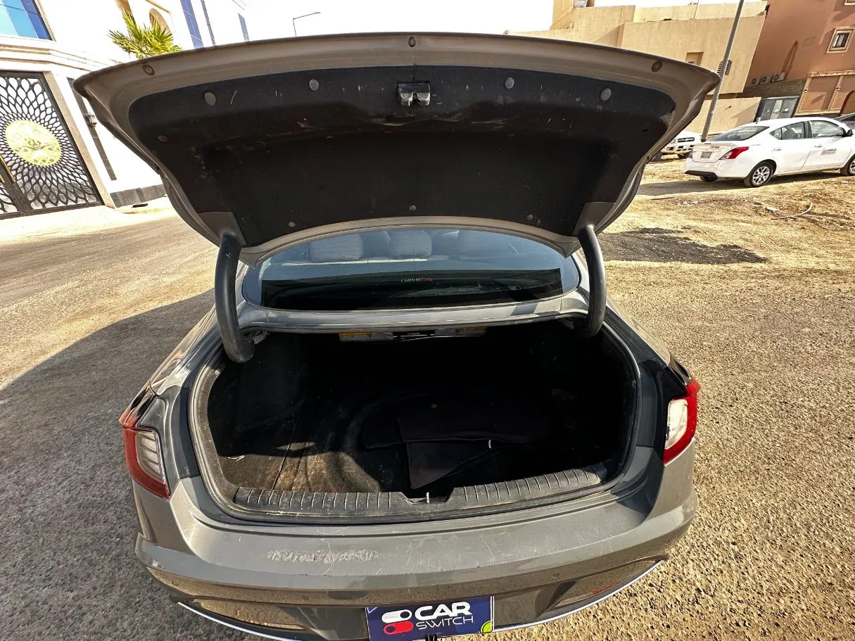 Car image 21