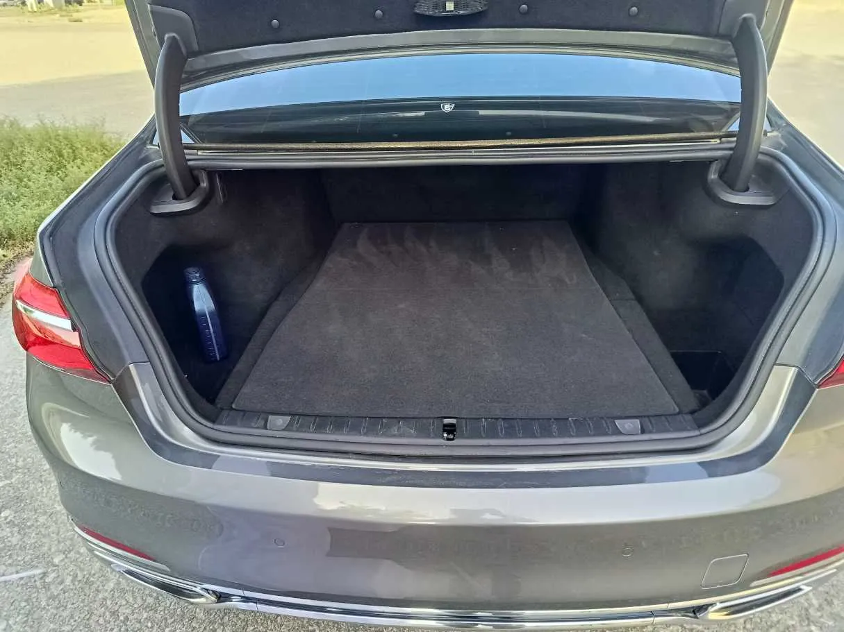 Car image 29