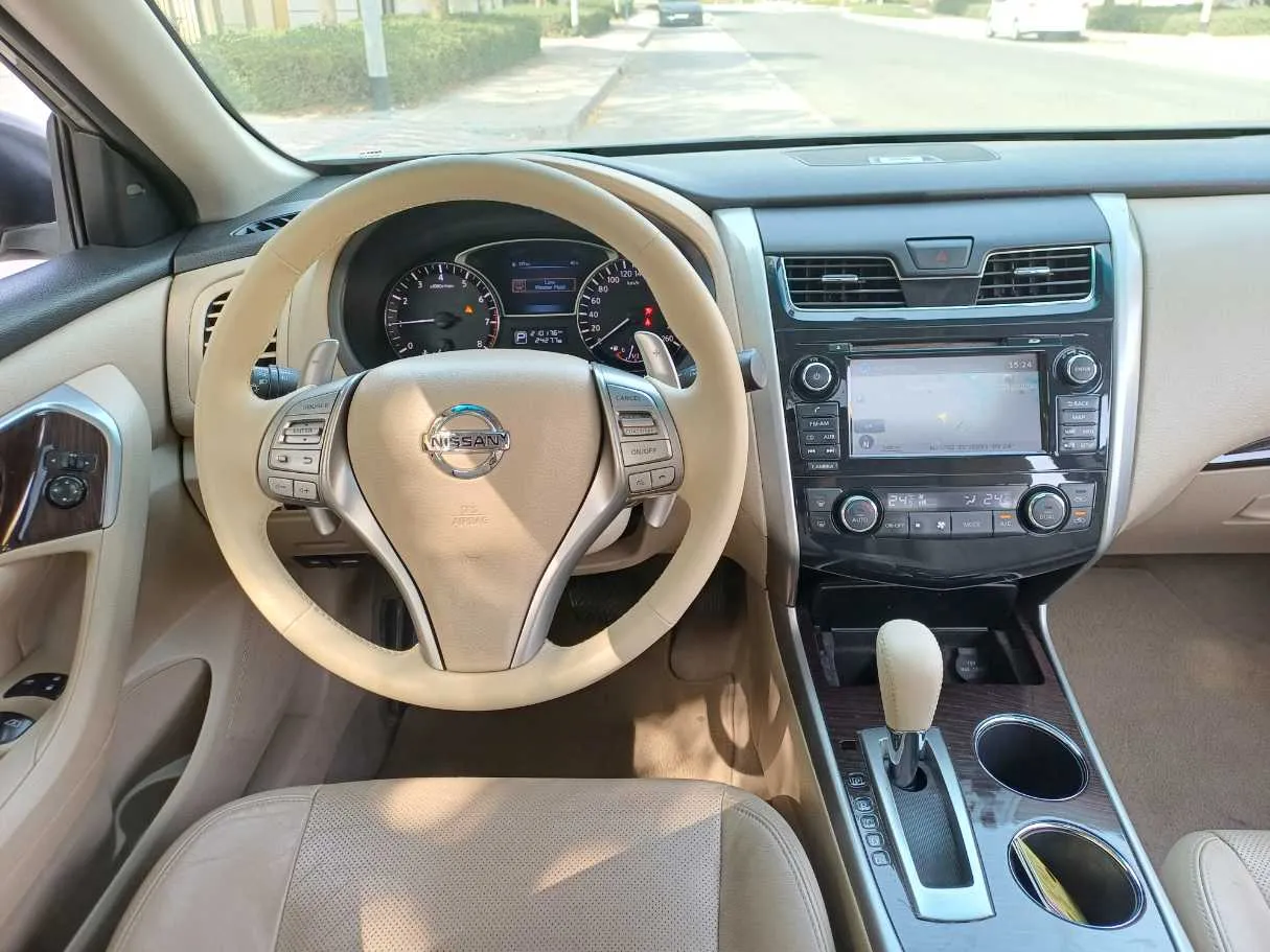 Car image 16