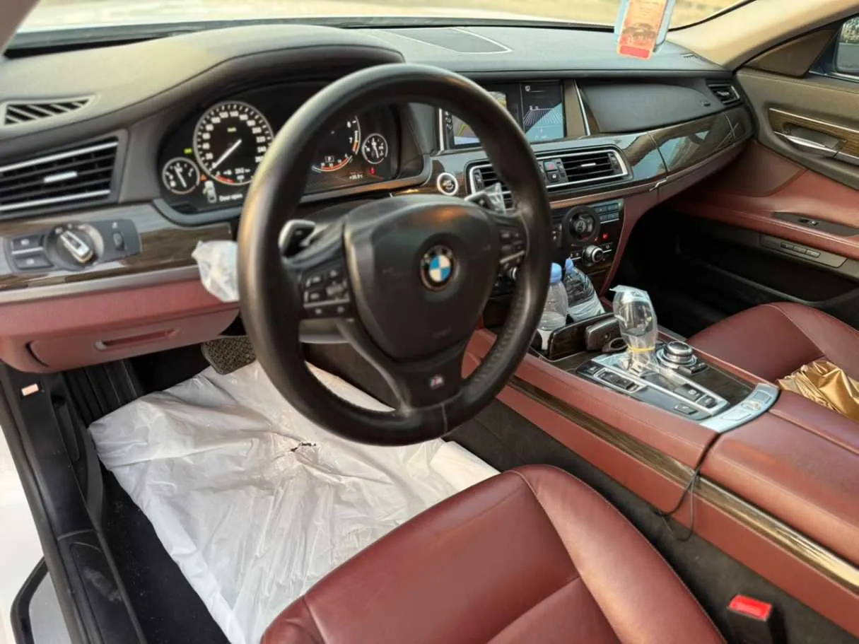 Car image 13