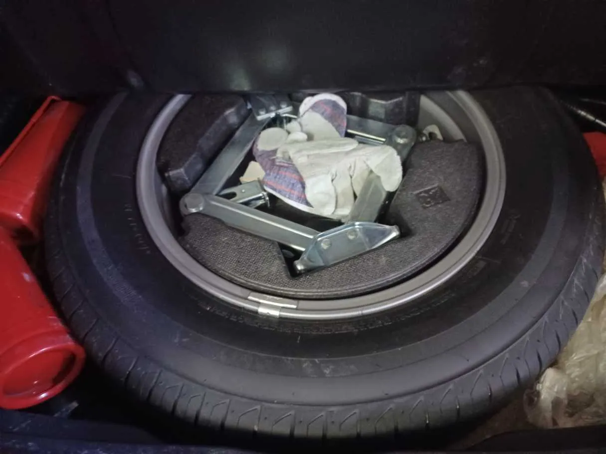 Car image 23