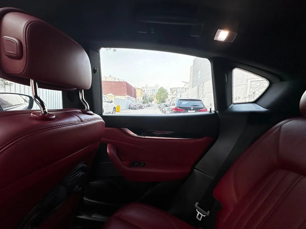 Car image 16