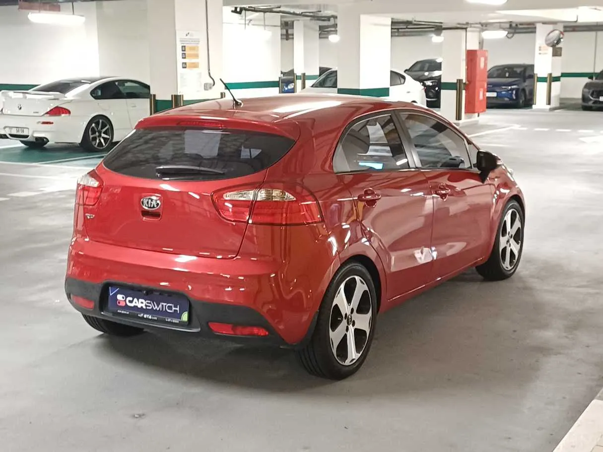Car image 5