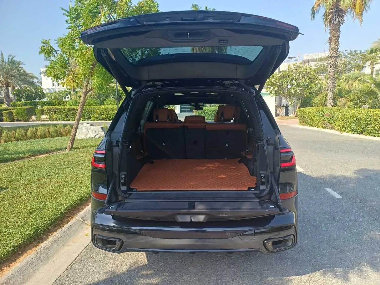 Car image 19