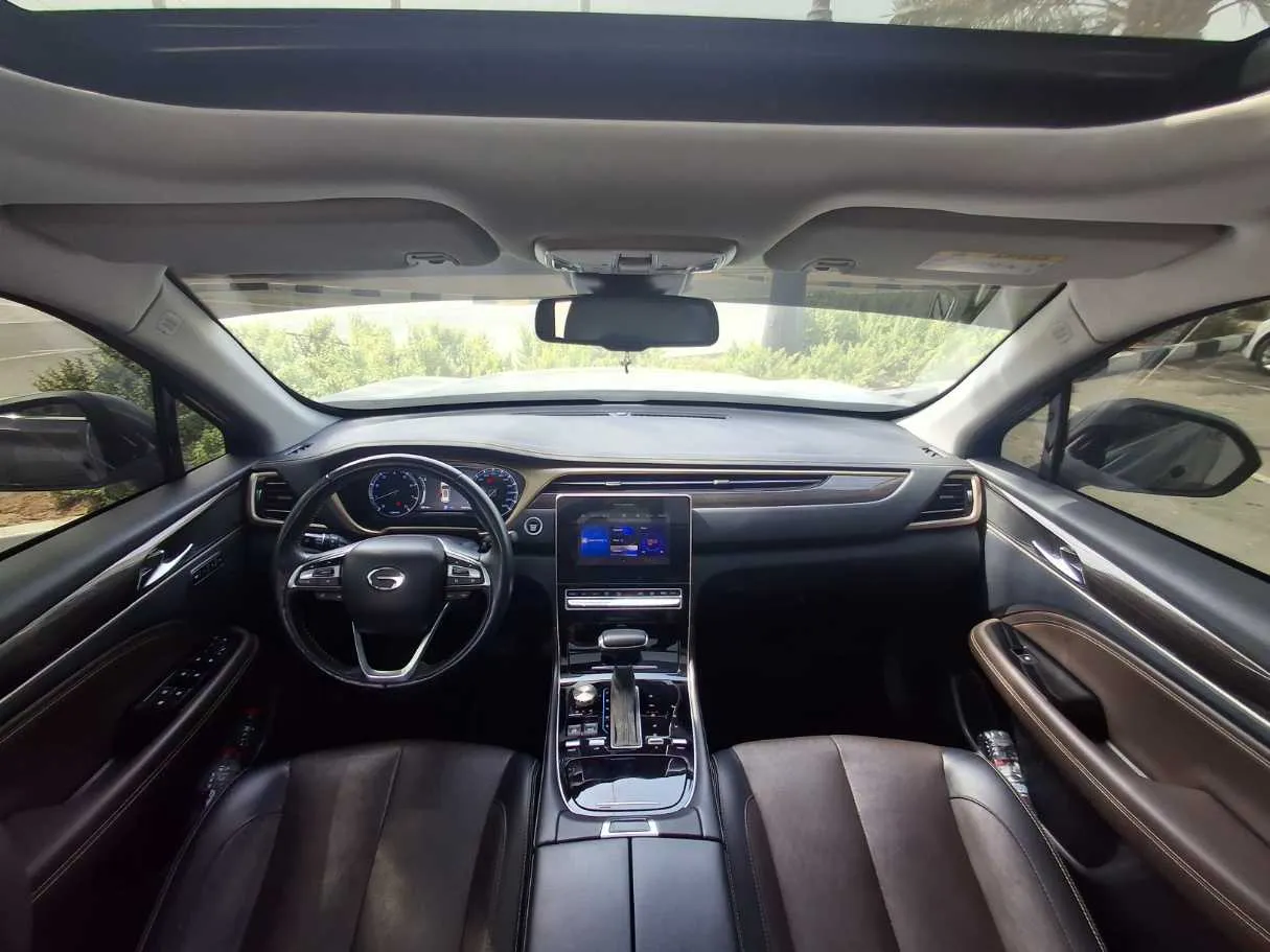 Car image 14