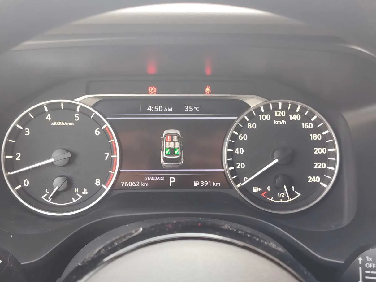 Car image 24