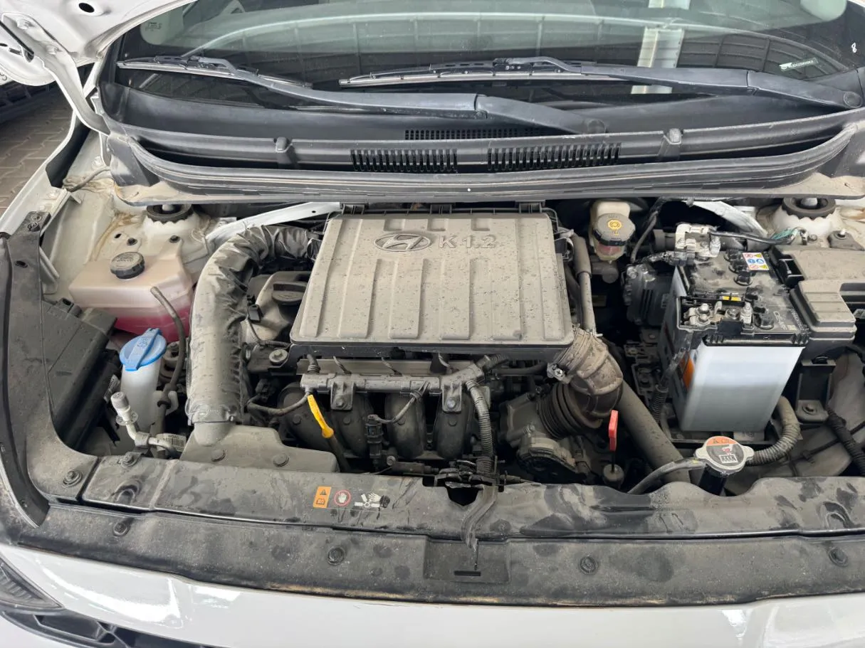 Car image 19