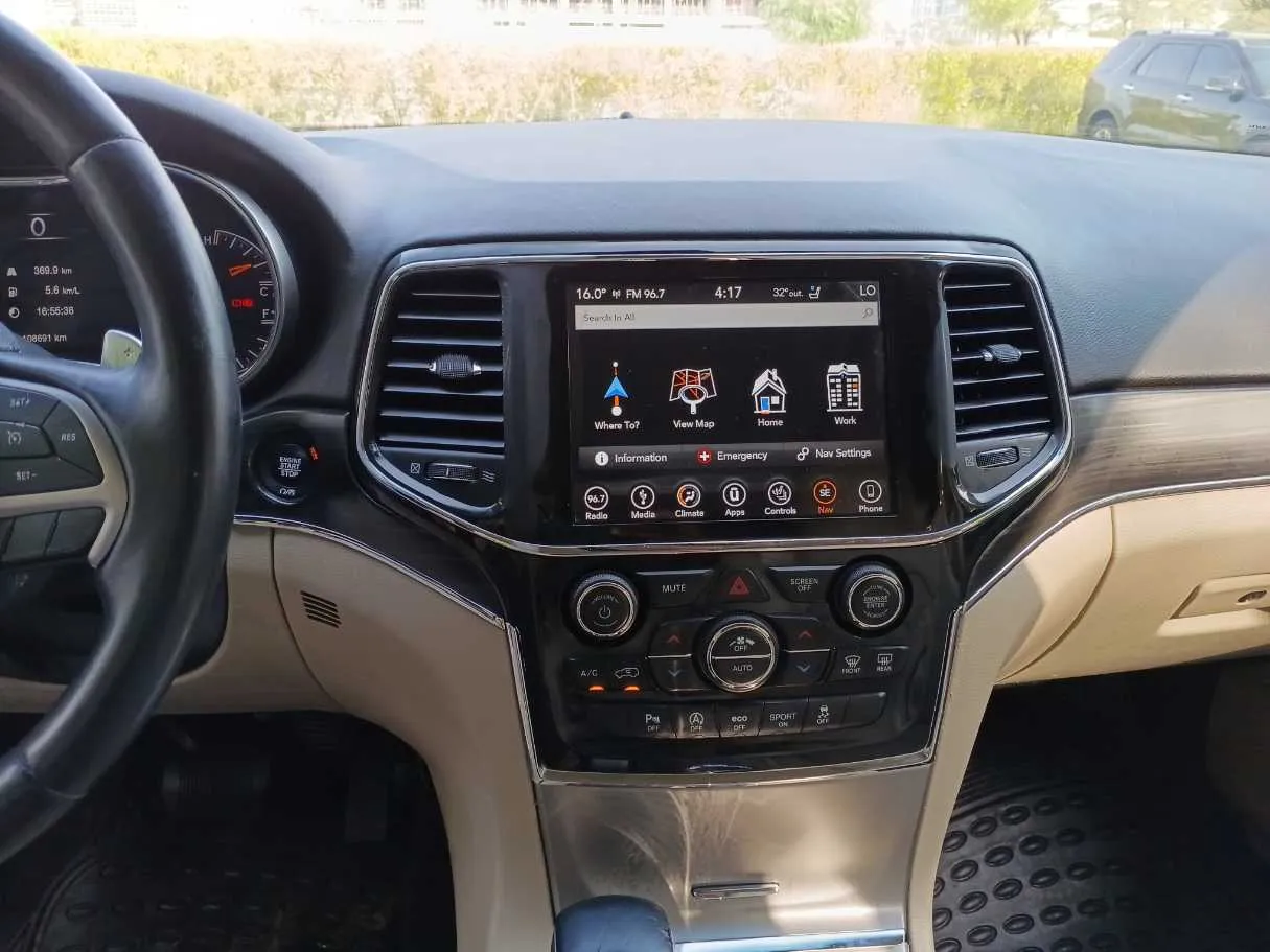 Car image 16