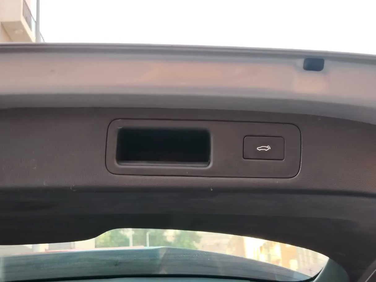 Car image 37