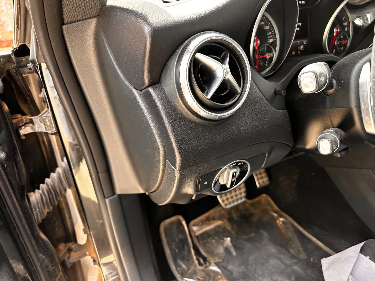 Car image 24