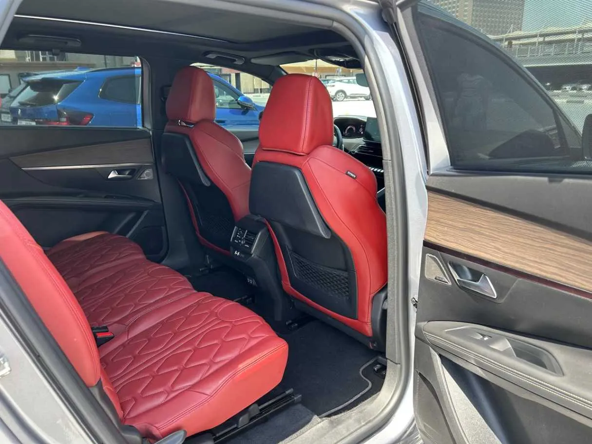 Car image 11