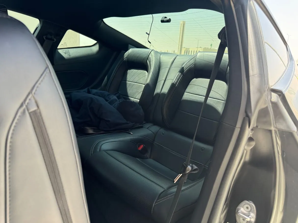 Car image 12