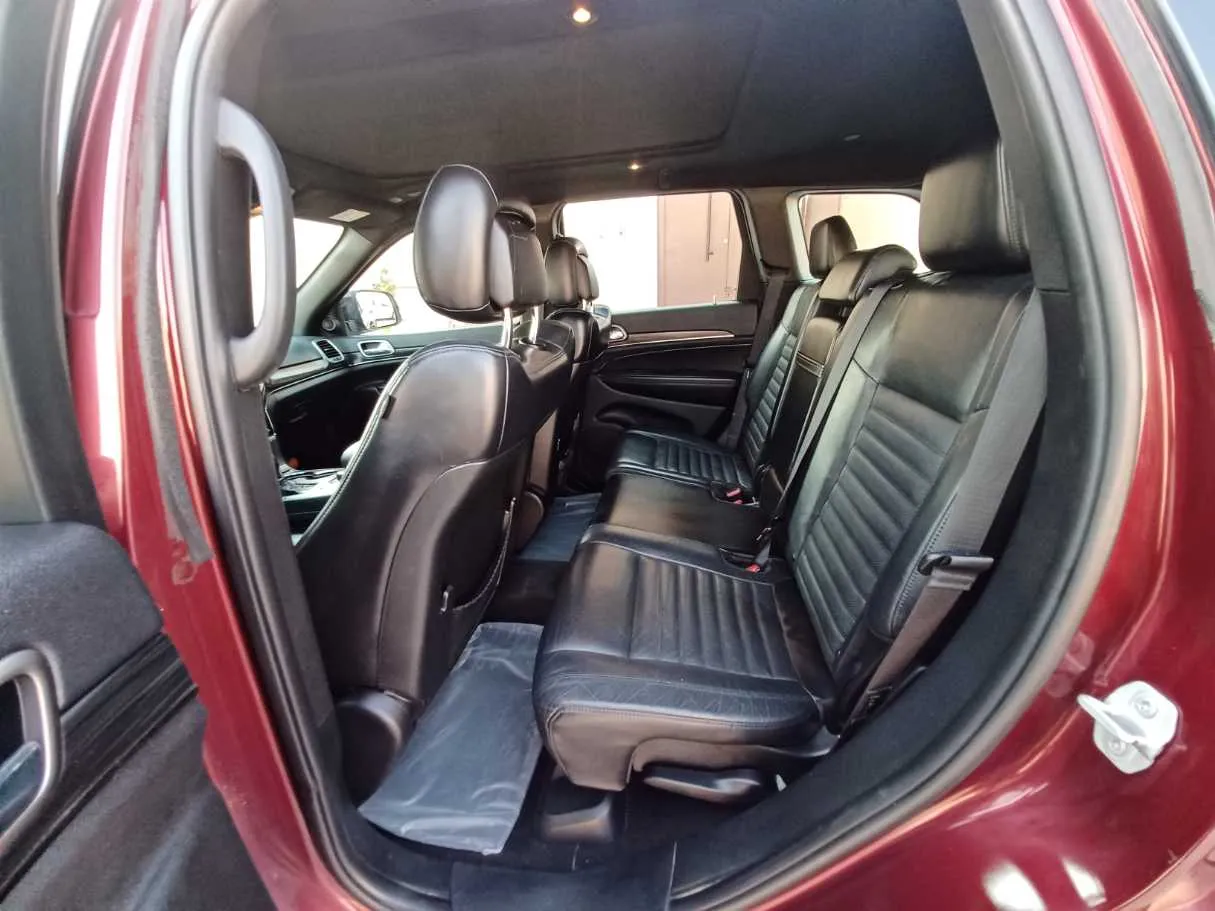 Car image 12