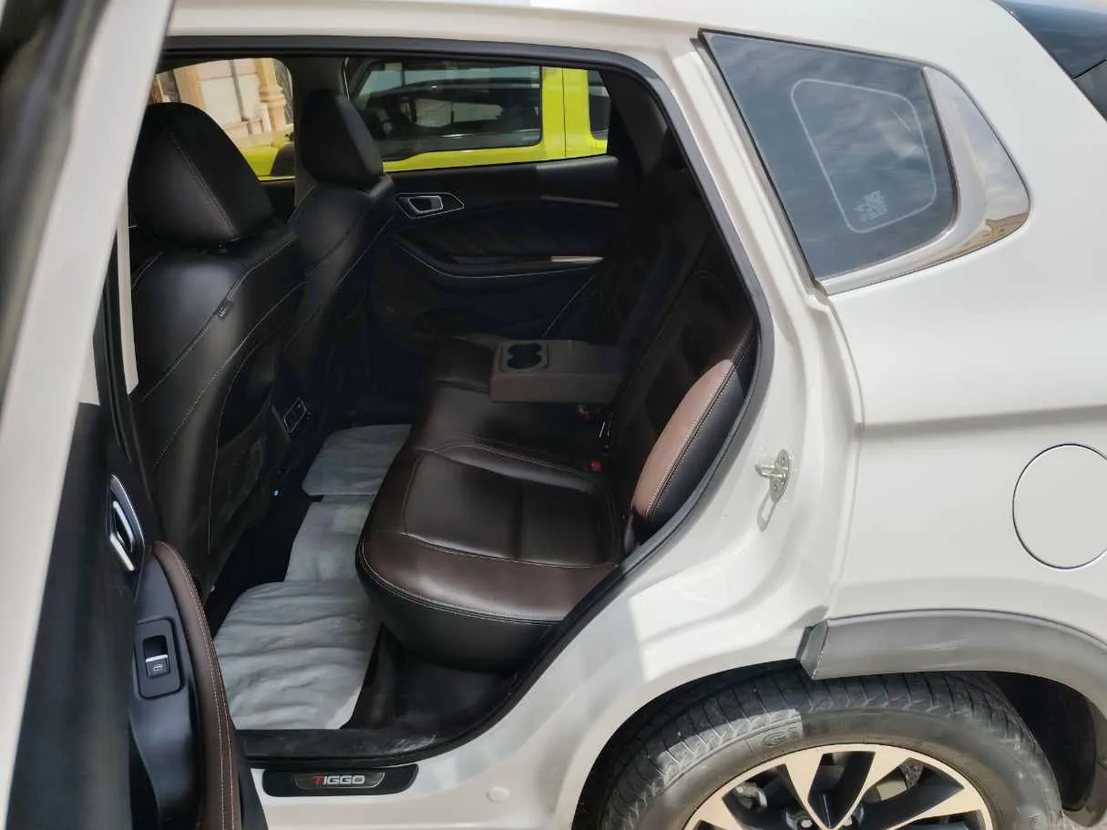 Car image 14