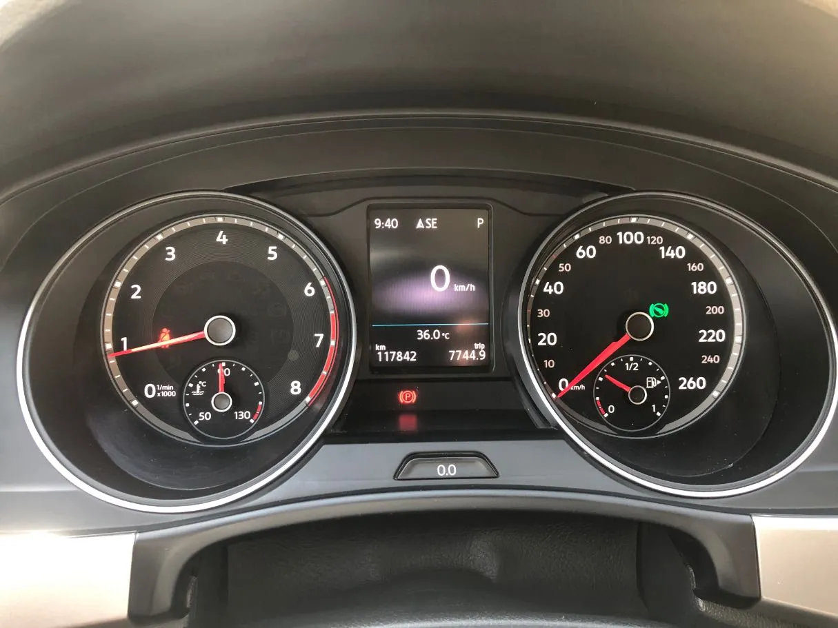 Car image 19