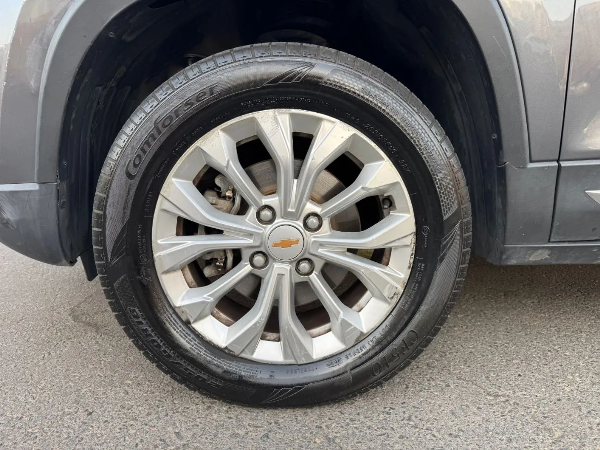 Car image 9