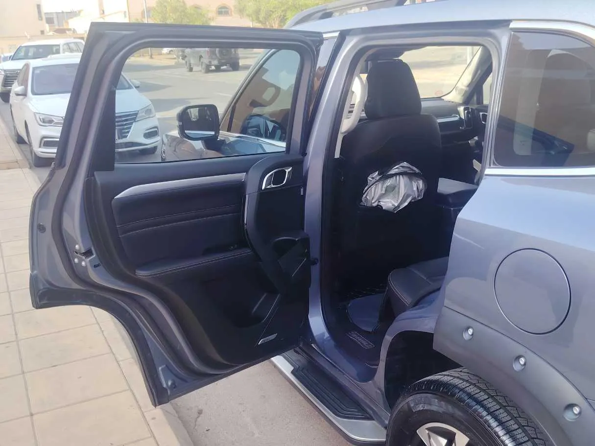 Car image 13