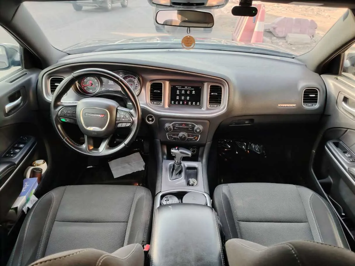 Car image 19