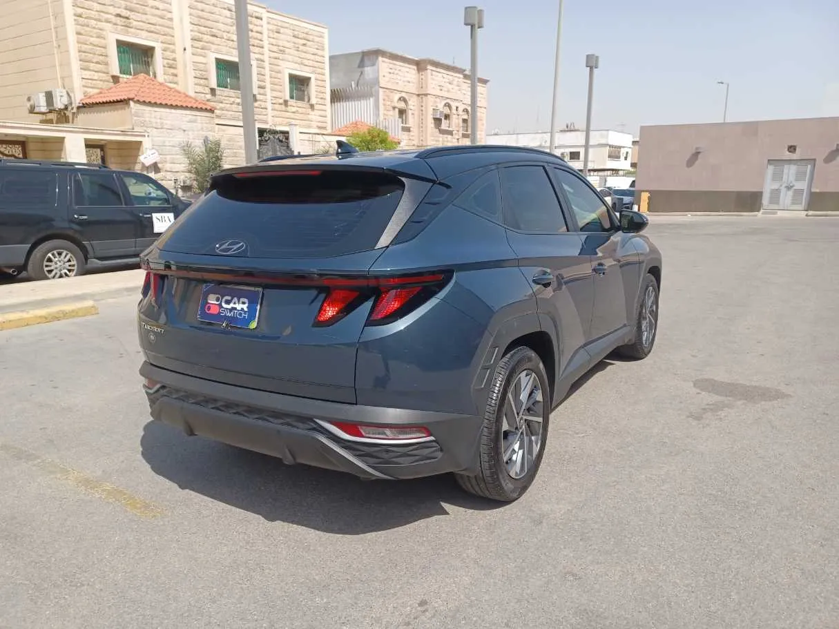 Car image 5