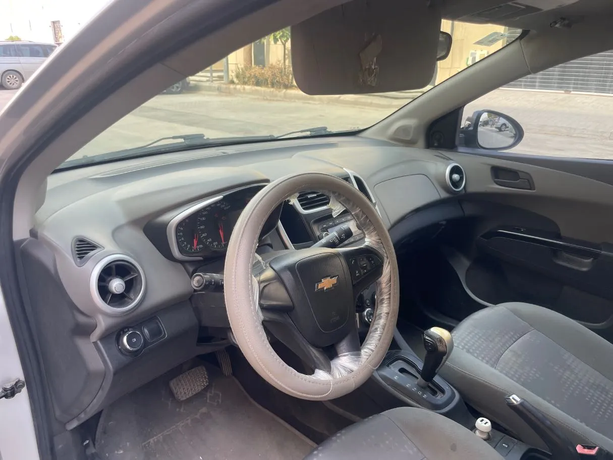 Car image 11