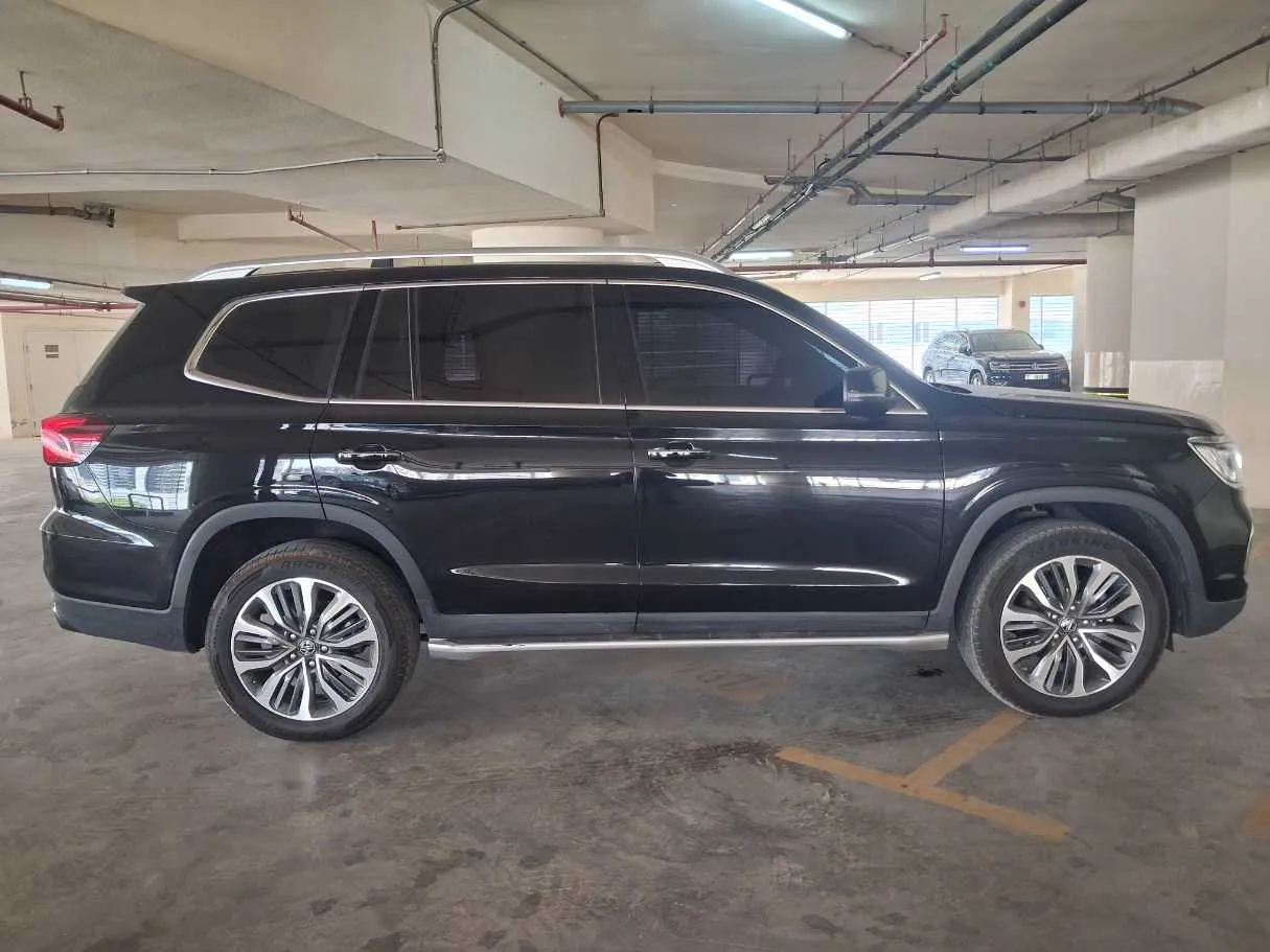 Car image 8