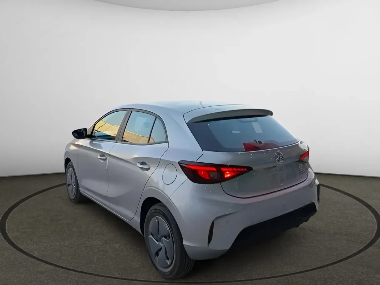Car image 5