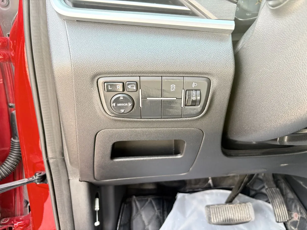 Car image 25