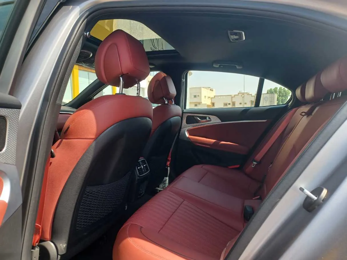 Car image 13