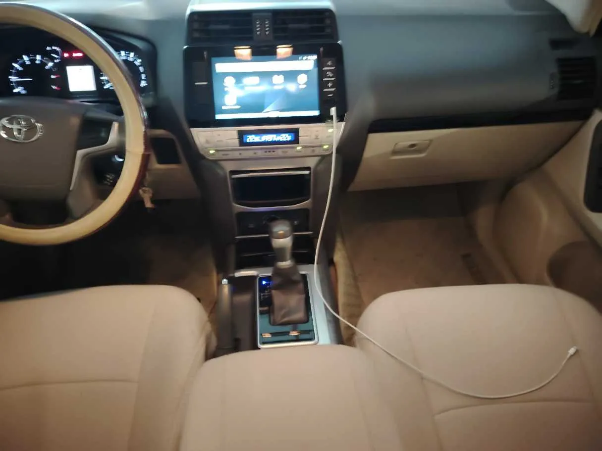 Car image 24