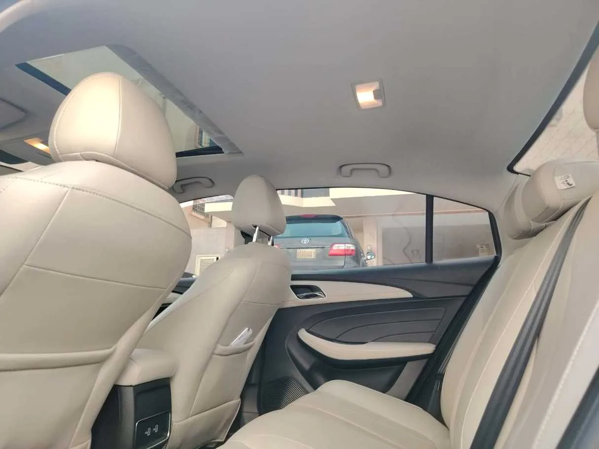 Car image 20