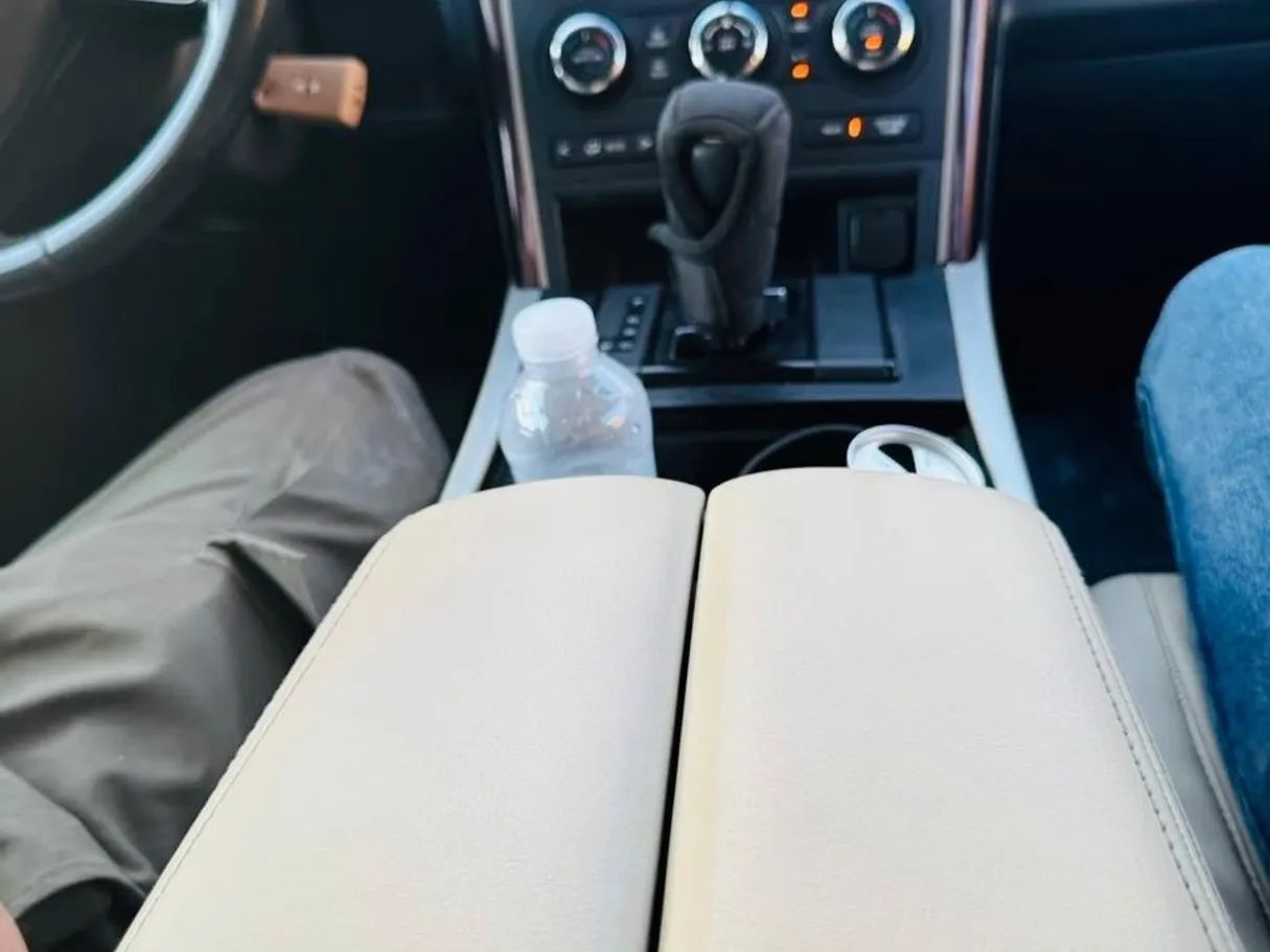 Car image 9
