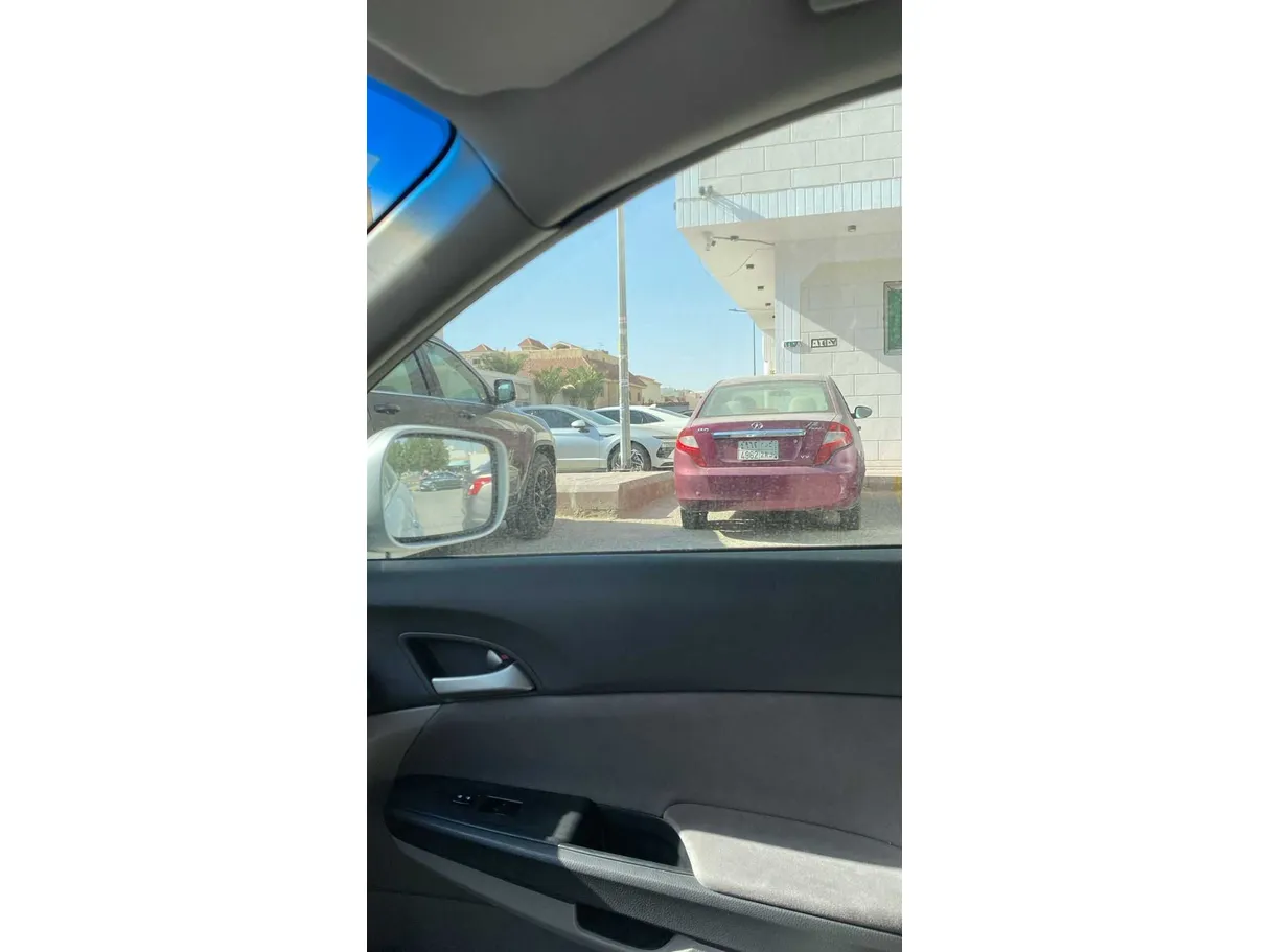 Car image 40