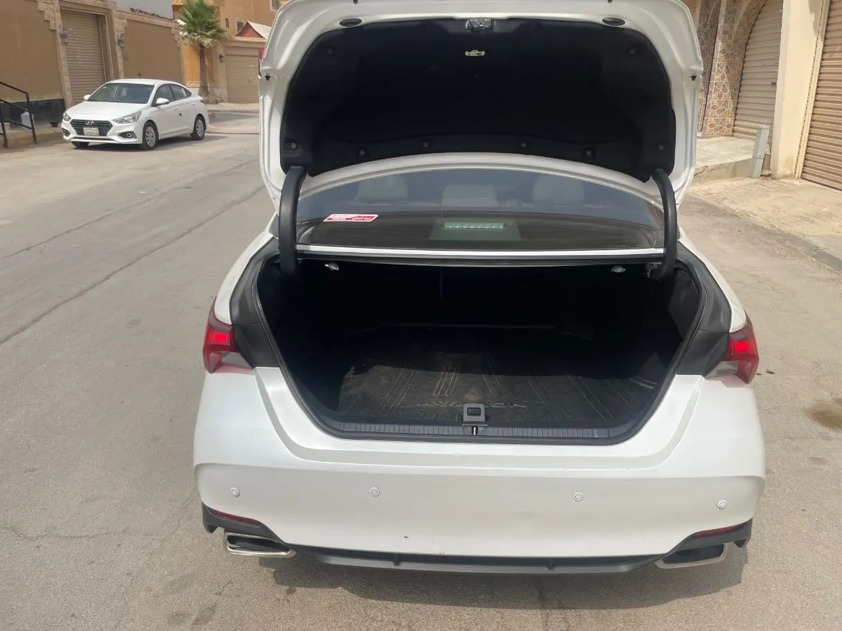 Car image 22