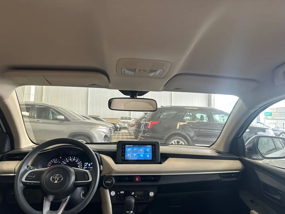Car image 17