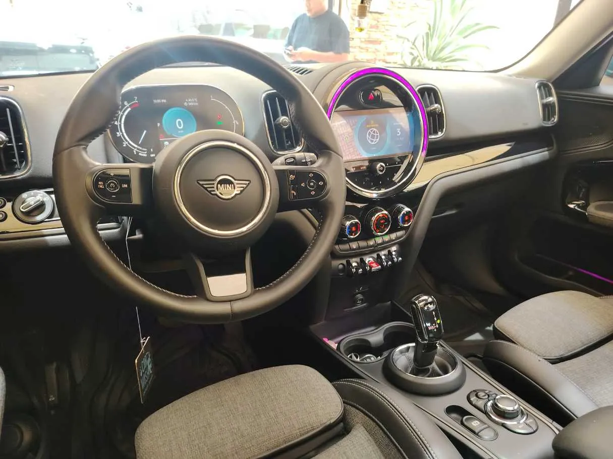 Car image 28