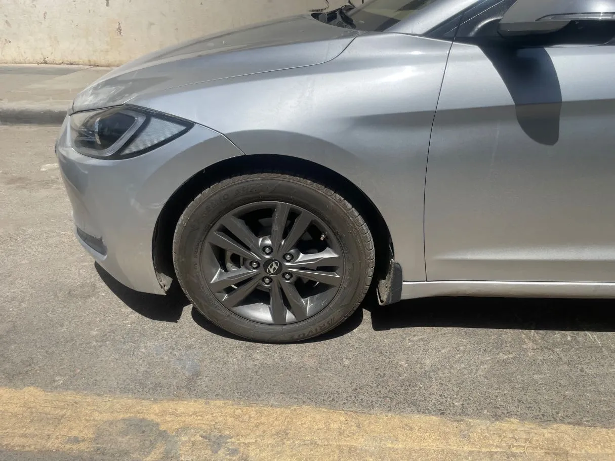 Car image 9