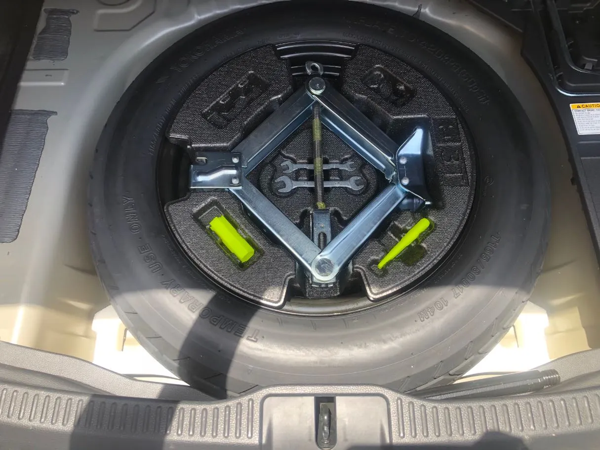 Car image 24