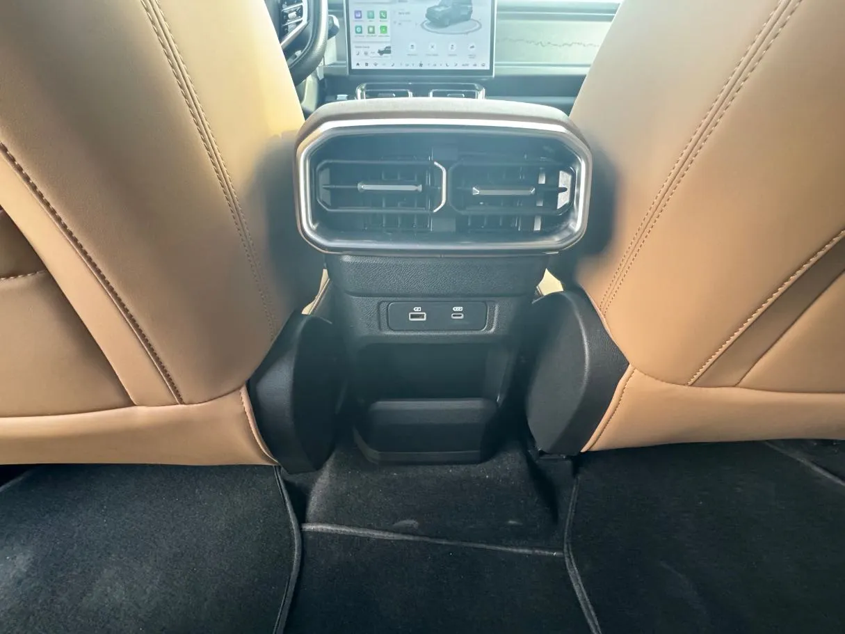Car image 27