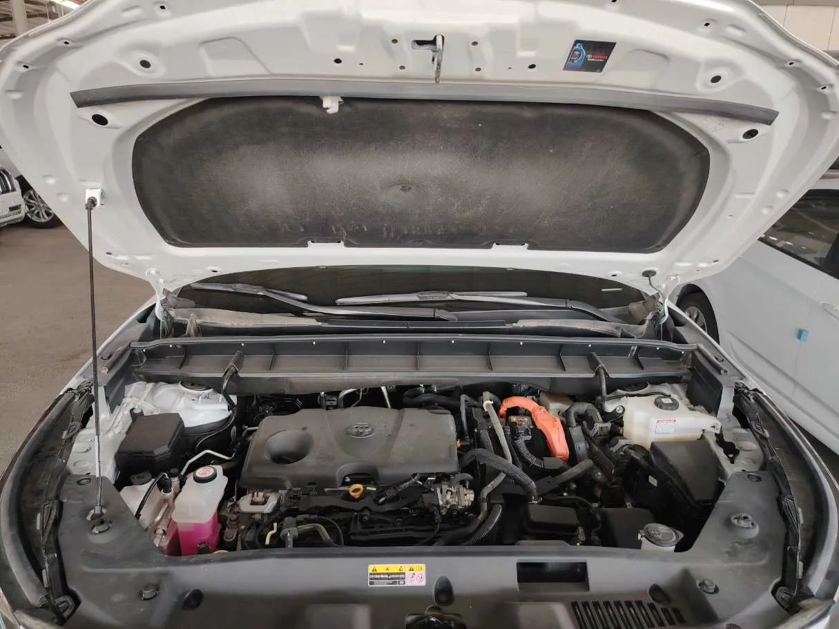 Car image 32