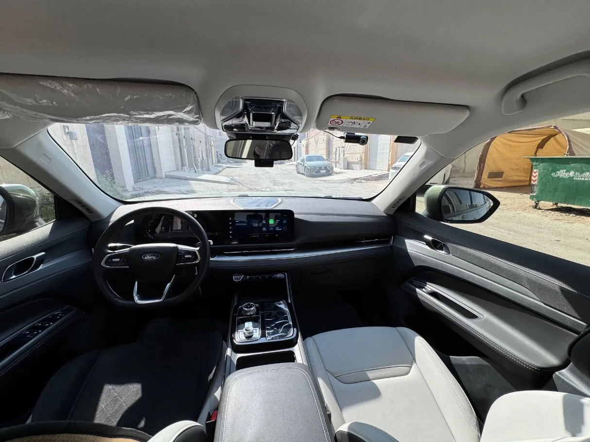 Car image 13