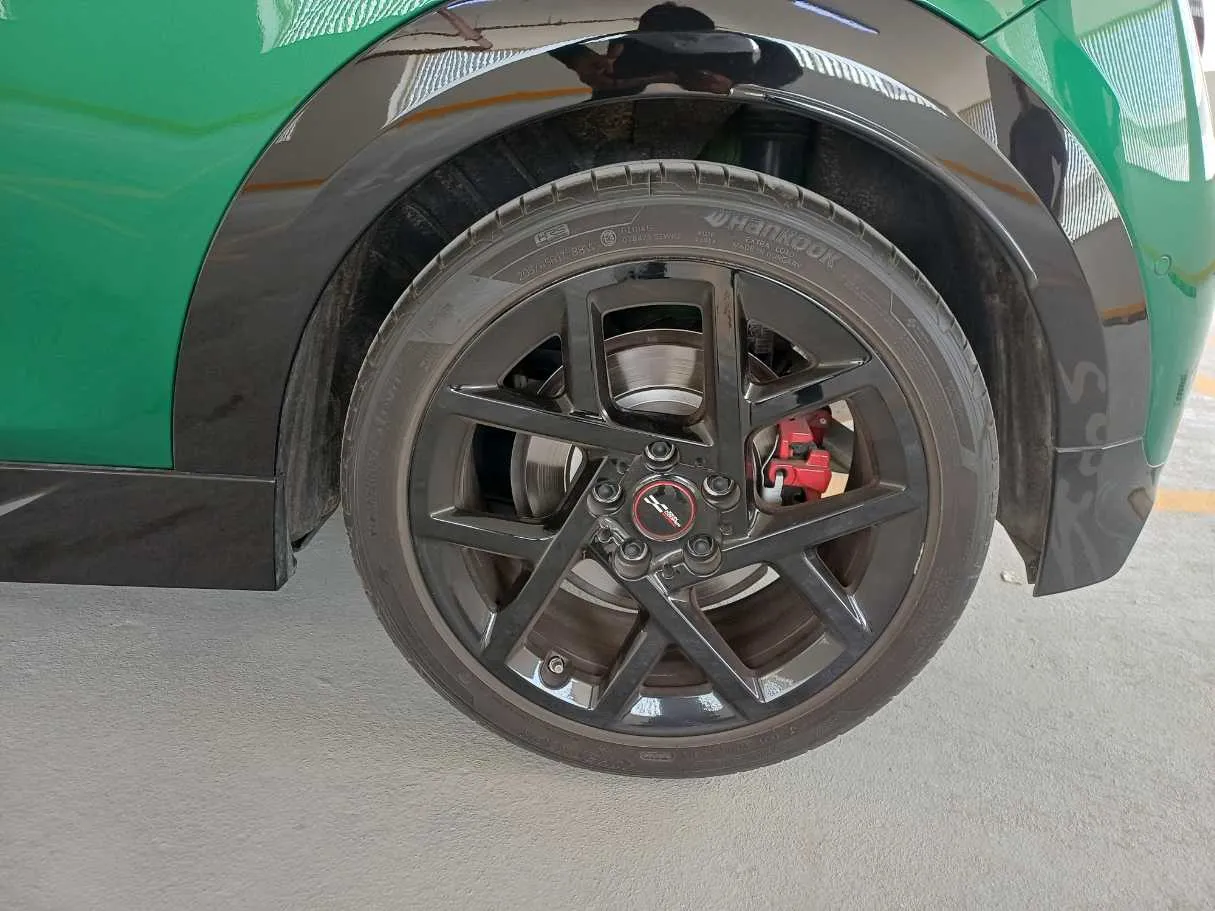 Car image 9