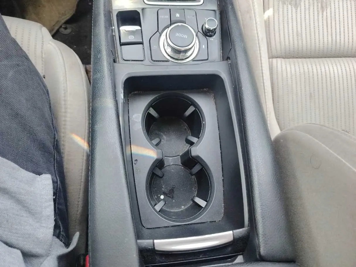 Car image 30