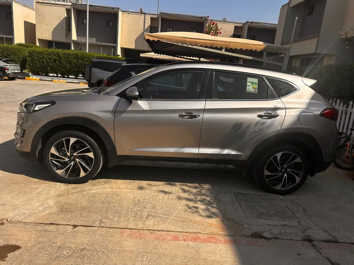 Car image 8