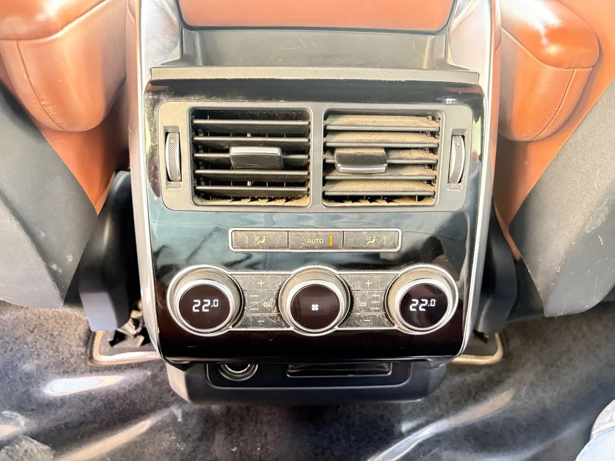 Car image 29