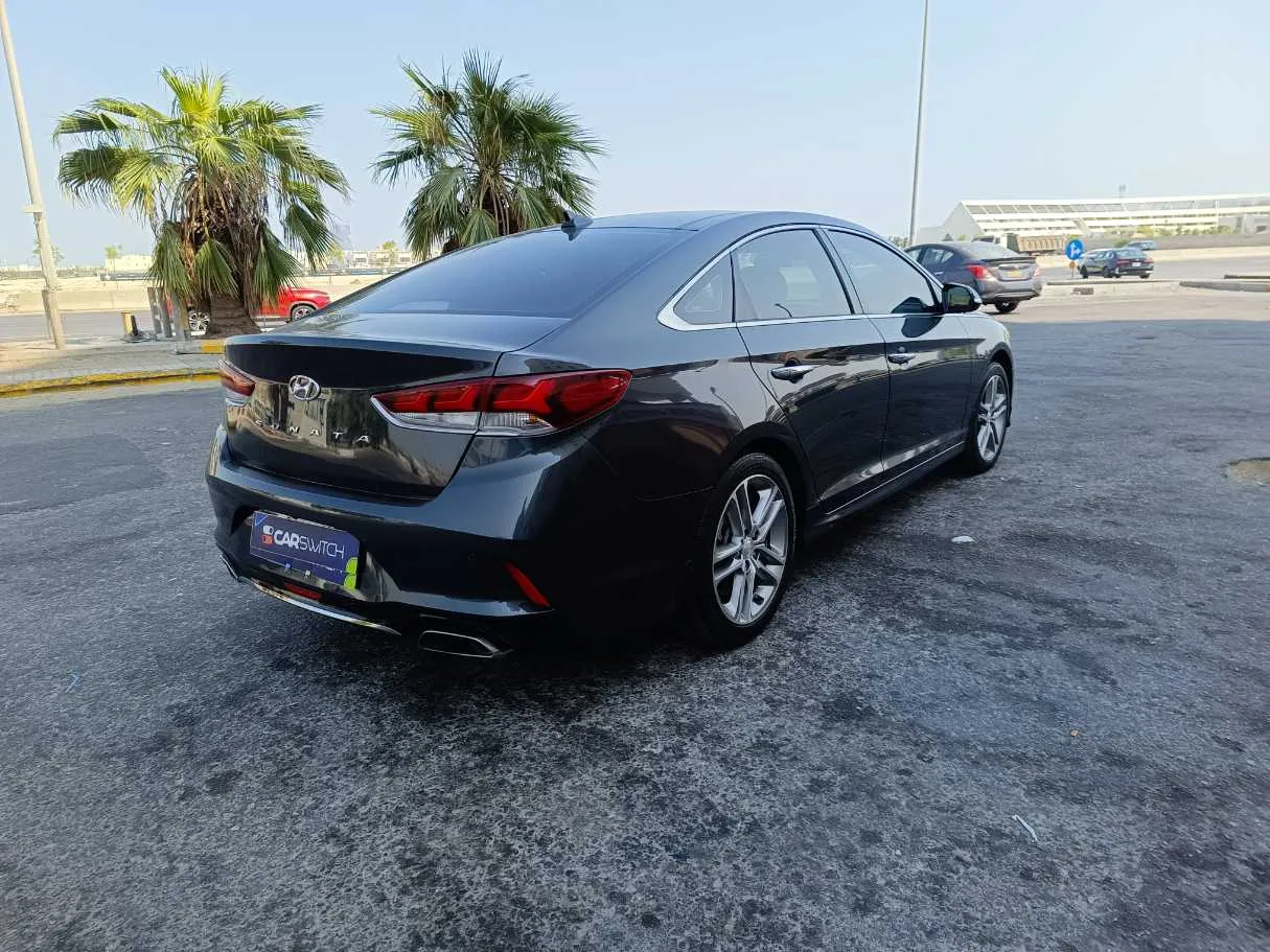 Car image 5