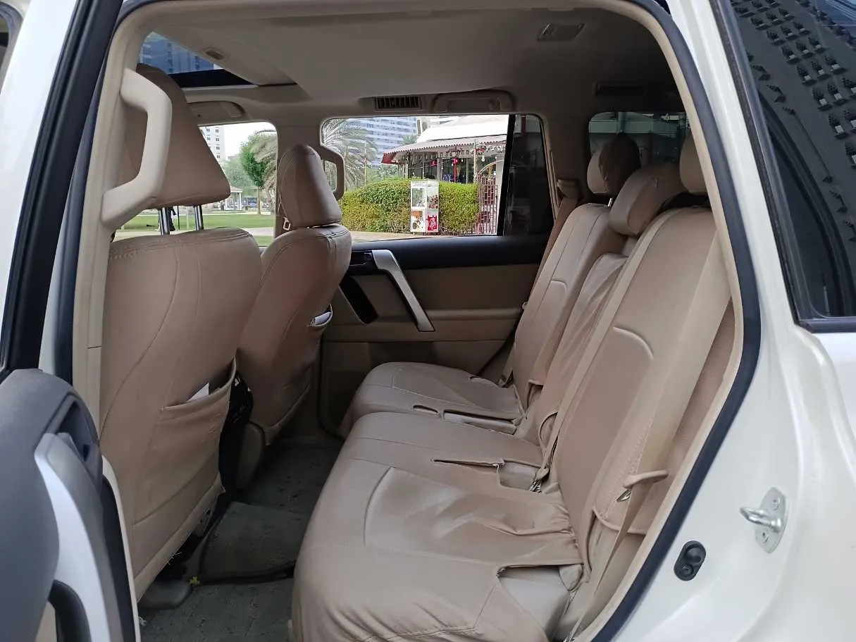 Car image 13