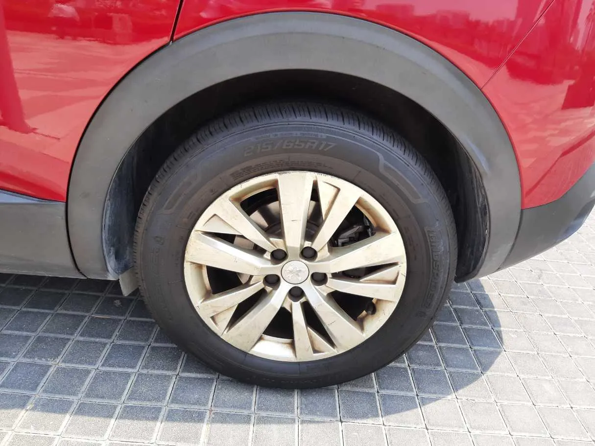 Car image 9