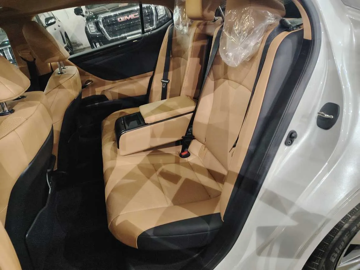 Car image 22