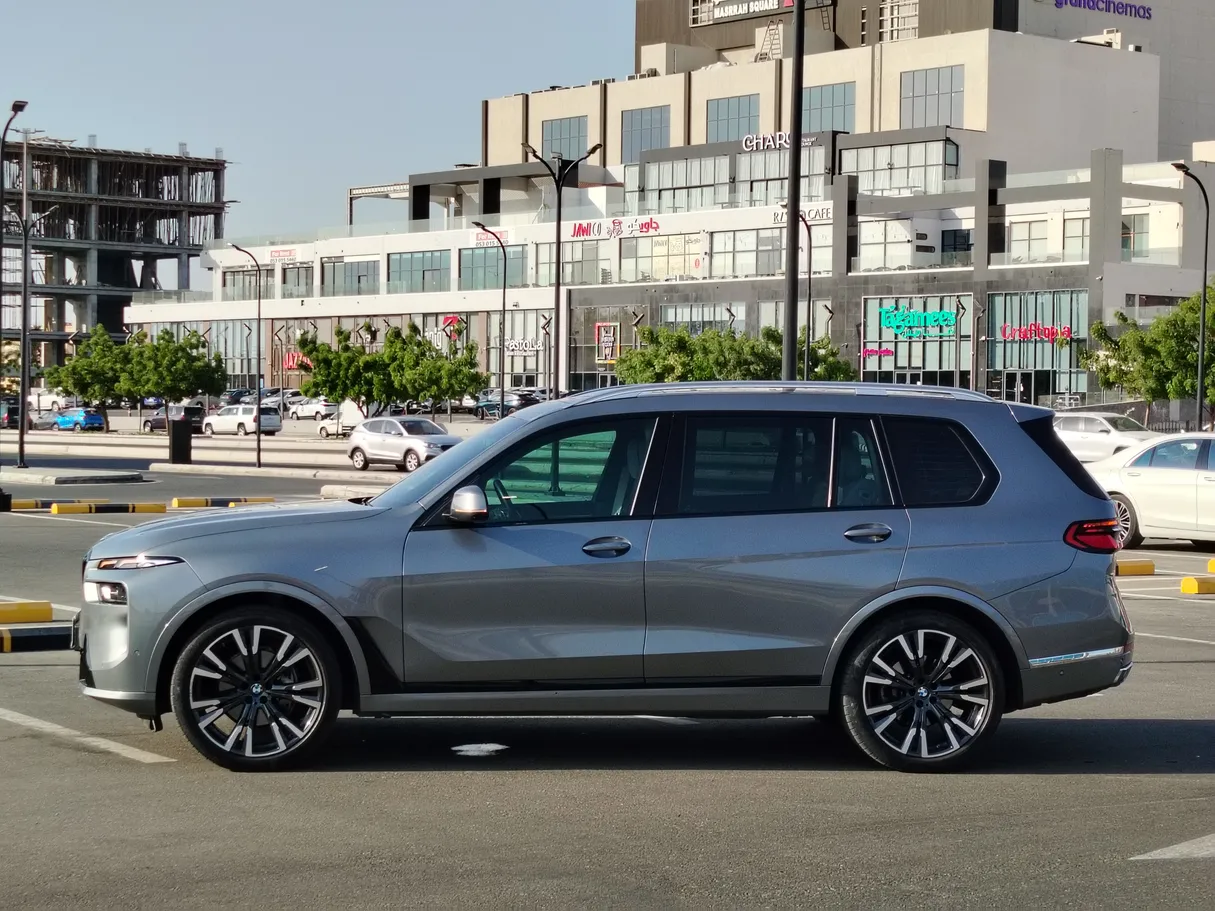 Car image 8
