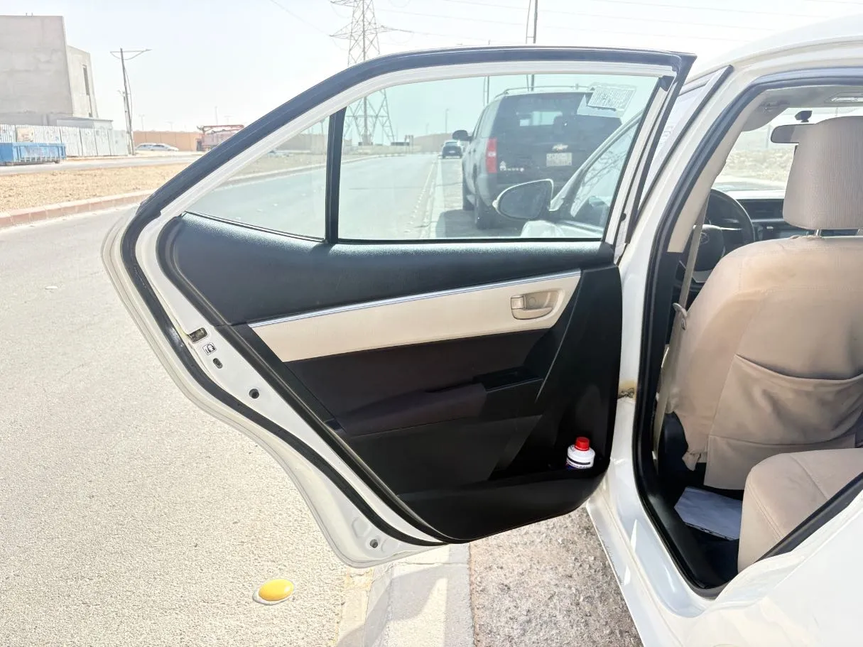 Car image 14